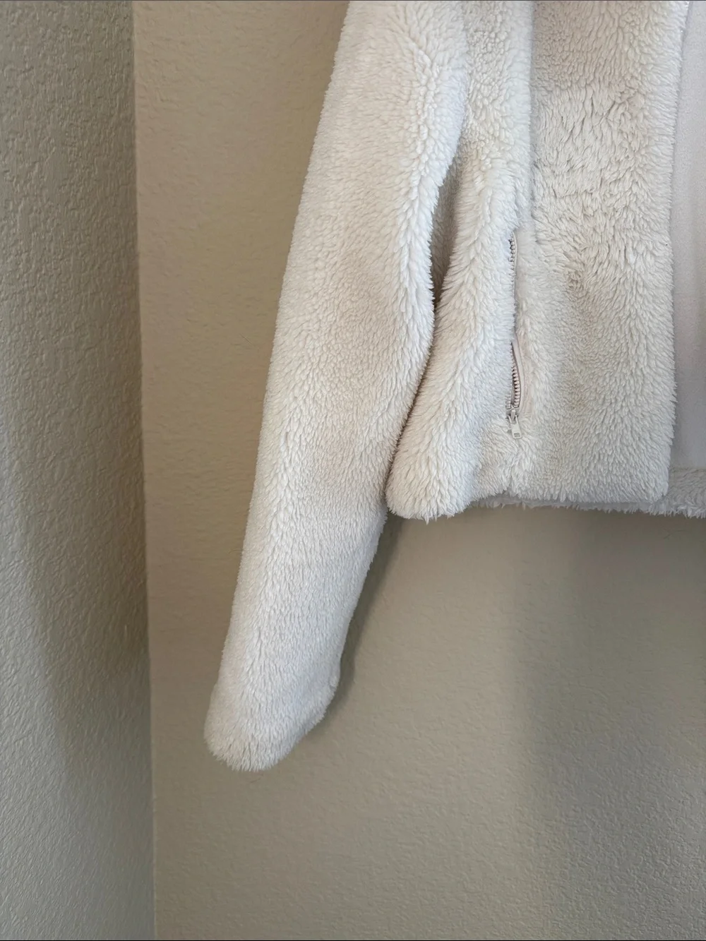 ALO Yoga plush cream